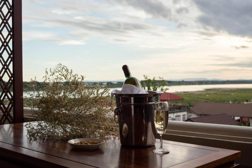 Lao Orchid Hotel Виентиане Екстериор снимка