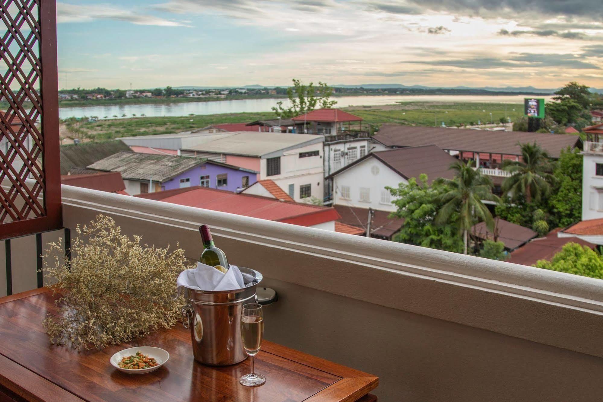 Lao Orchid Hotel Виентиане Екстериор снимка